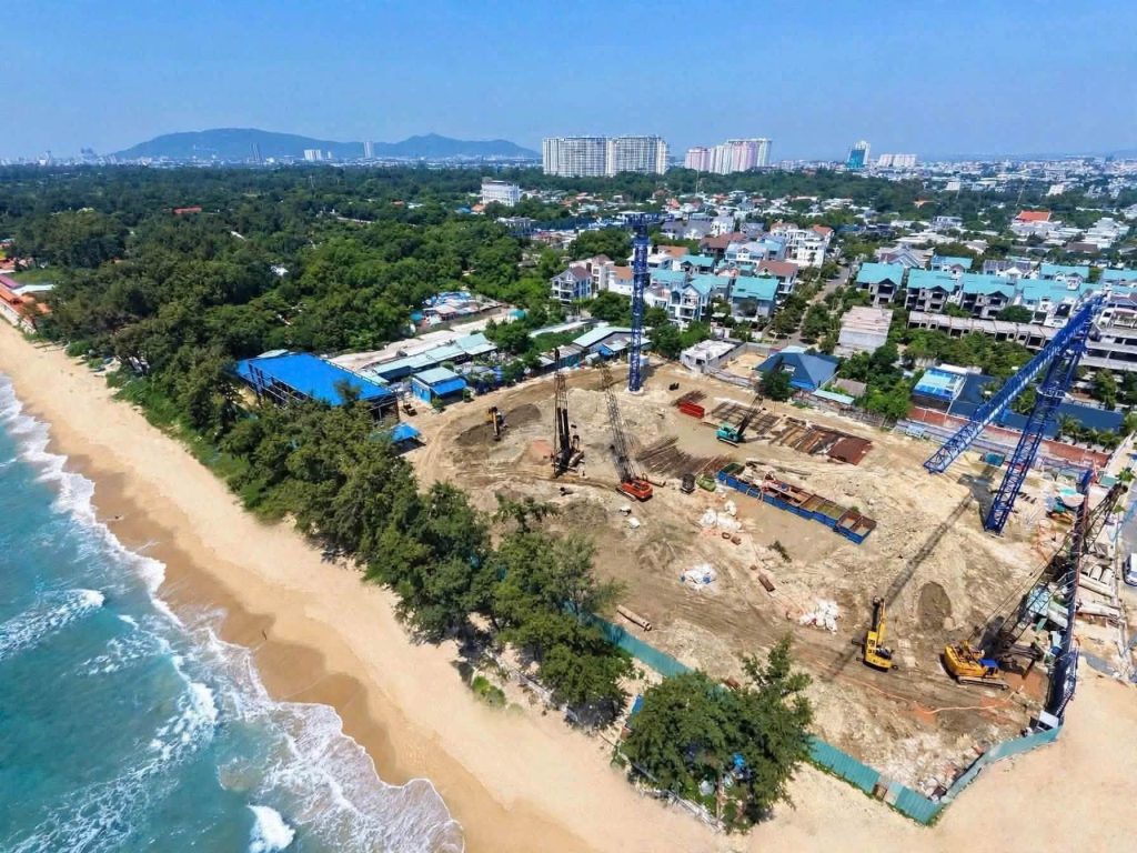 Thi công phần móng Solina, hai cẩu tháp đã lắp đặt – tiến độ 14/10/2026